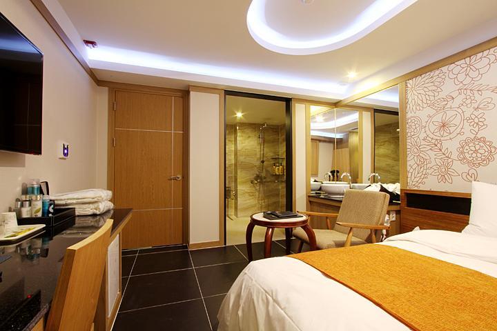 Suwon Orsay Business Hotel מראה חיצוני תמונה